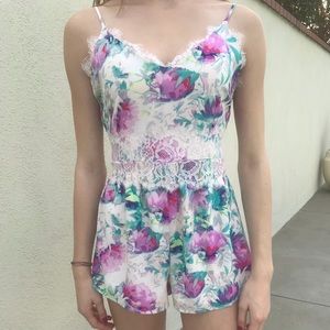 floral print romper with lace detail